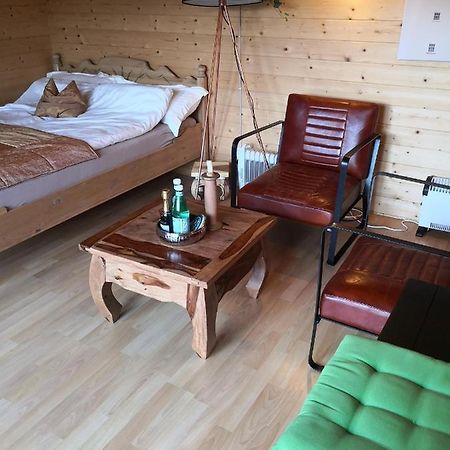 25 Qm Holz Bungalow, Garten-Grill, Gehoben, Optimiert, Massivholzbett 샬베우츠 외부 사진