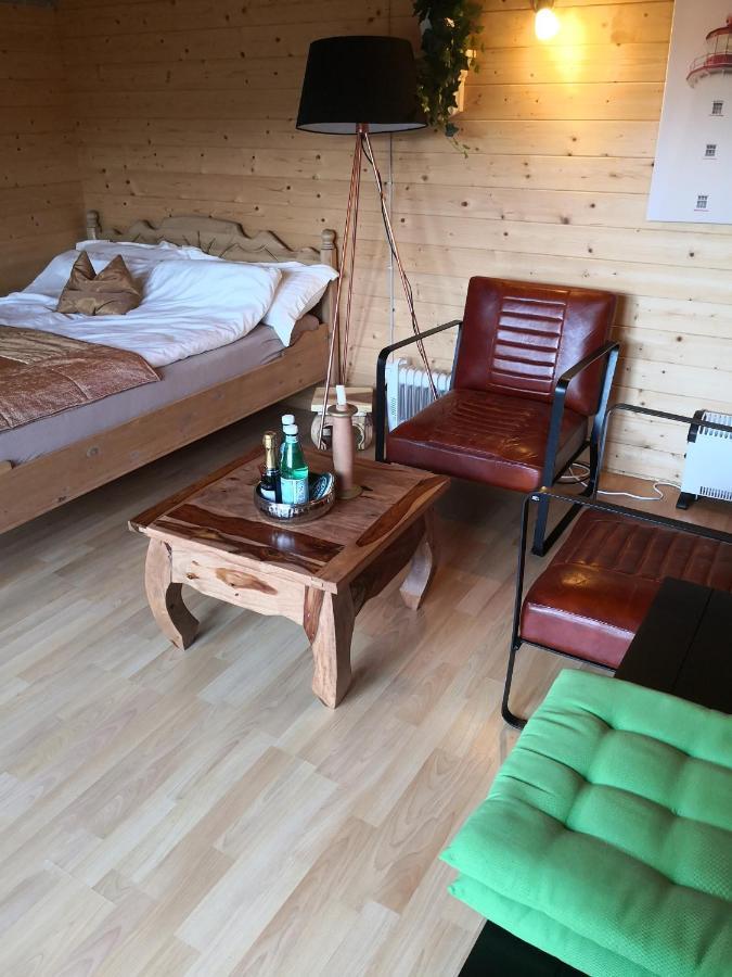 25 Qm Holz Bungalow, Garten-Grill, Gehoben, Optimiert, Massivholzbett 샬베우츠 외부 사진