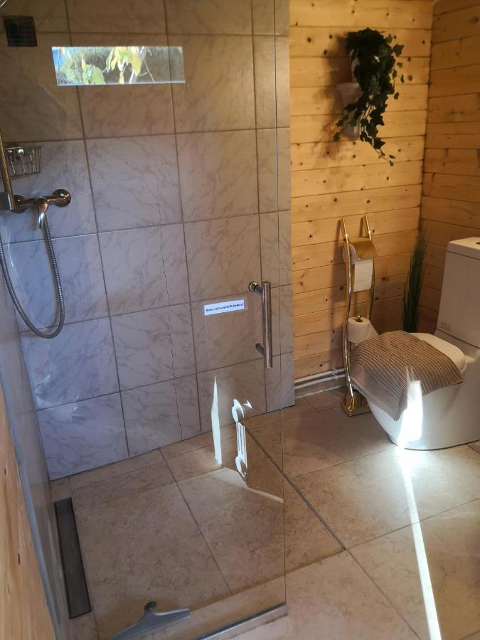 25 Qm Holz Bungalow, Garten-Grill, Gehoben, Optimiert, Massivholzbett 샬베우츠 외부 사진